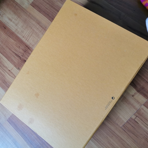 Louis Vuitton medium sized box. - Picture 2 of 2